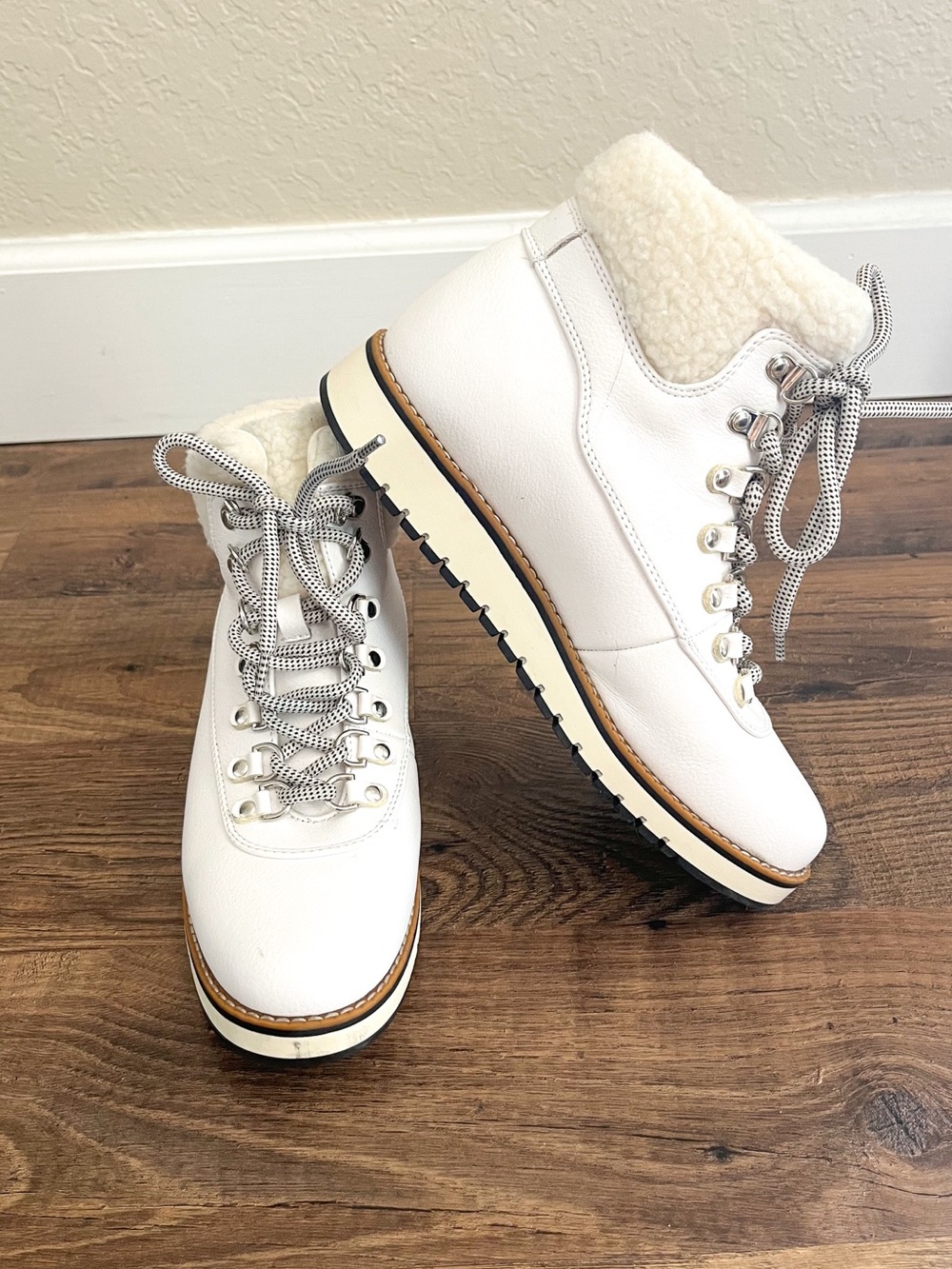 WHITE MOUNTAIN White Alpine Faux Leather Cozy Hiking Boots Fur Lined Women’s 7.5